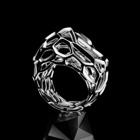 Ring with voronoi pattern